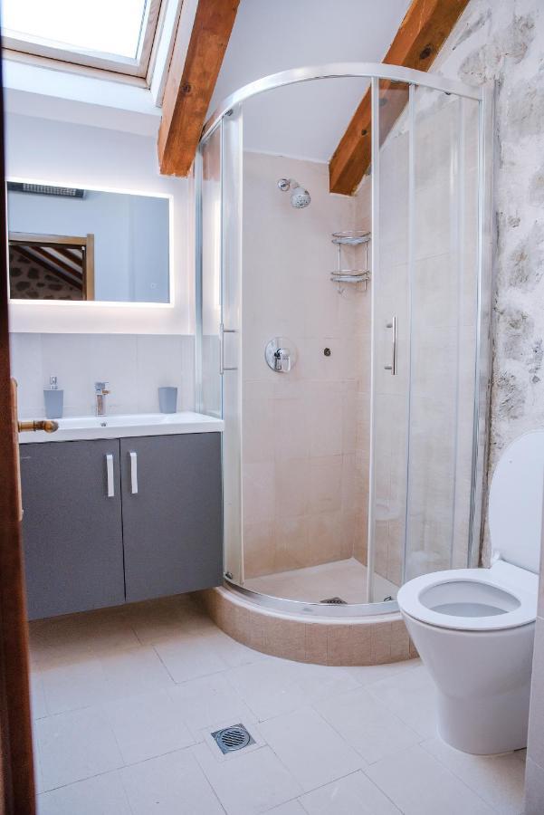 Guesthouse Mrshe Palace 帕里斯特 外观 照片