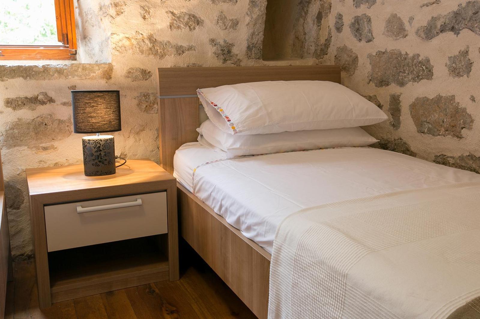 Guesthouse Mrshe Palace 帕里斯特 外观 照片